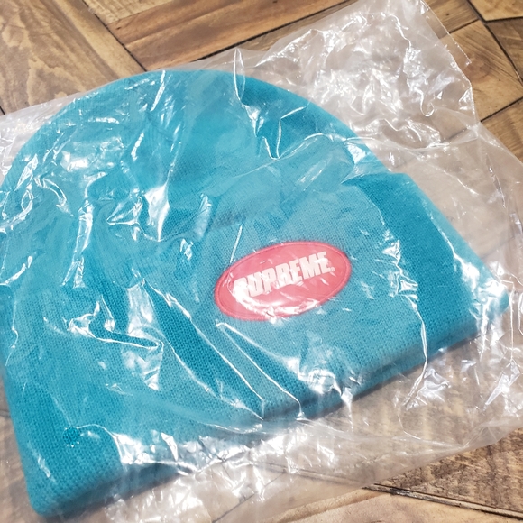 SUPREME Rubber Patch Beanie TEAL Spring/Summer '18 - Picture 3 of 7